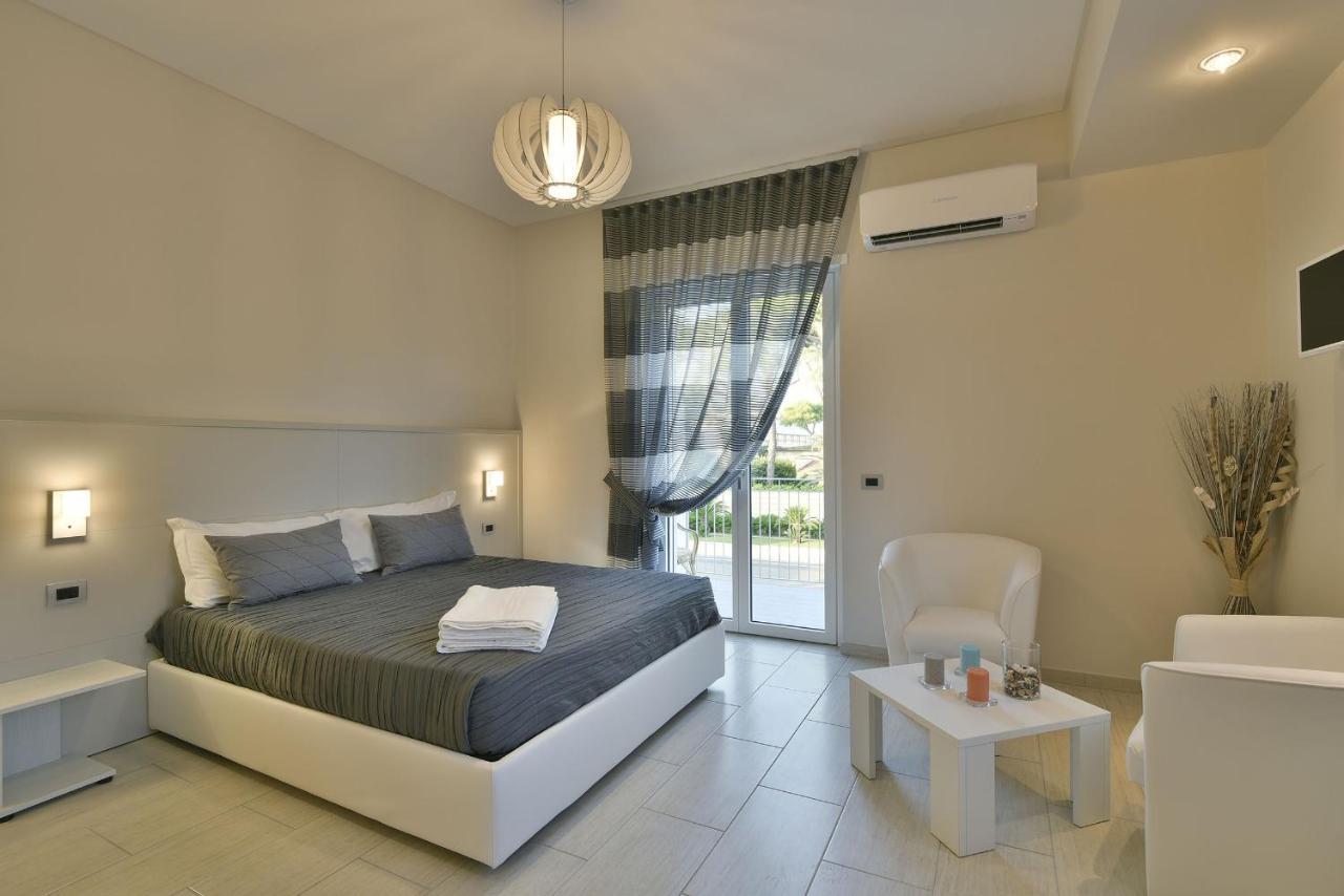 Tolomeo Rooms Laura Exterior foto